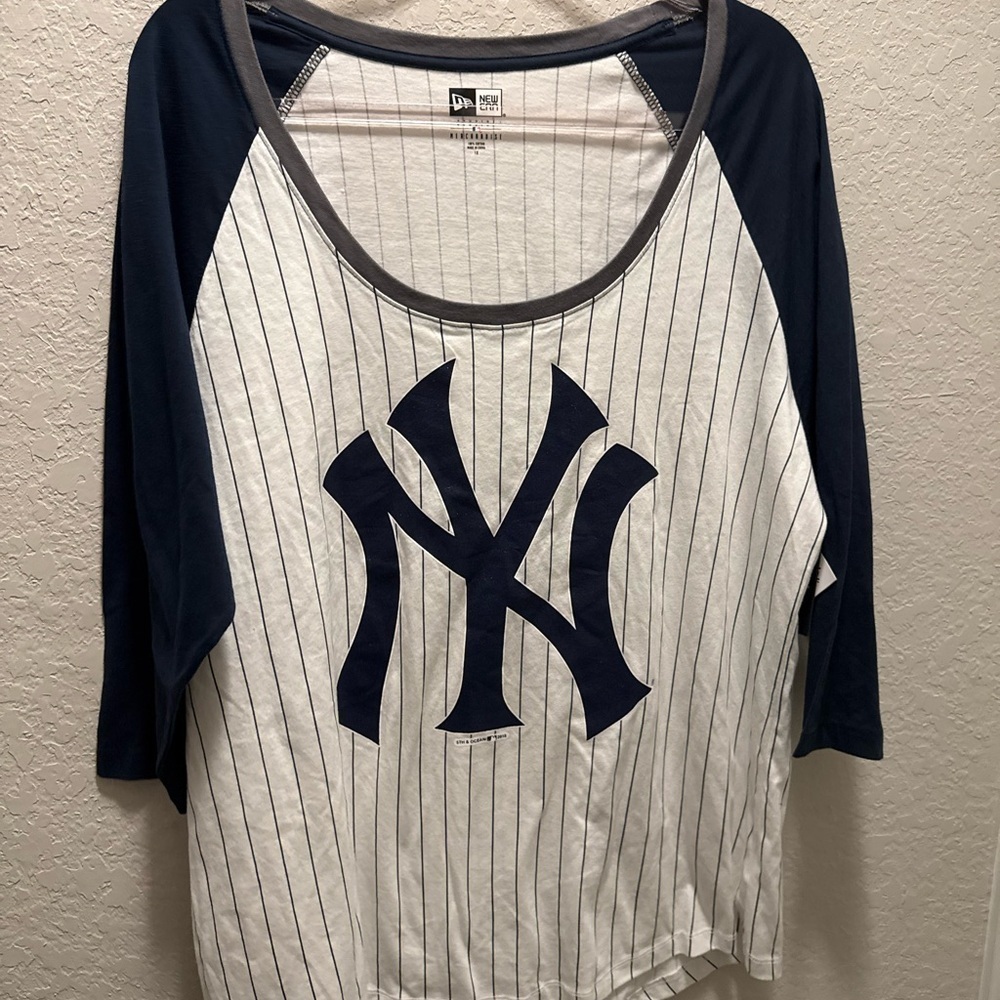 New Era NY Yankee Woman’s Pinstripe 3/4 Shirt s 1X